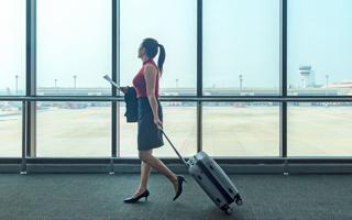 [Infographic] 4 Financial Habits to Develop if You’re Planning to Move Abroad